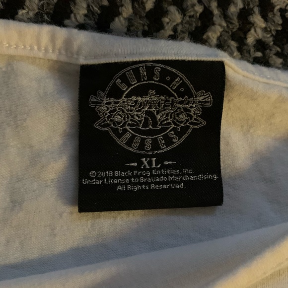 ❌SOLD 🍋3 for $20 Guns N’ Roses graphic white tee - Picture 6 of 6